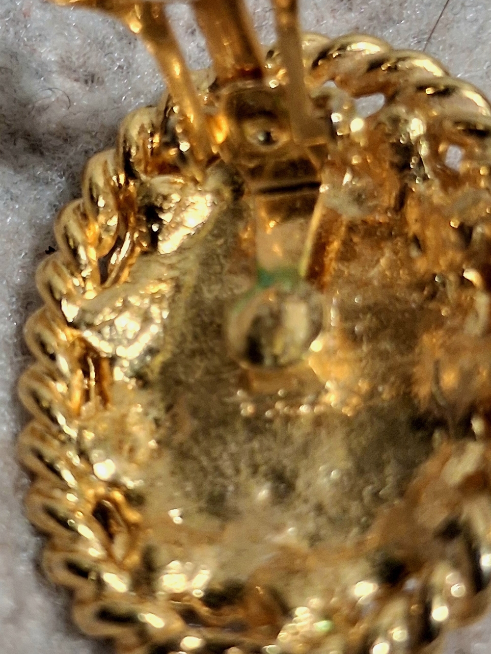 Vintage Gold Tone Faux Pearl Rhinestone Oval Clip On Earrings - Picture 3 of 4